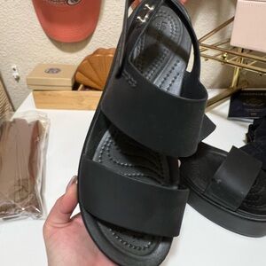 Crocs Women’s Brooklyn Low Wedges, Platform Sandals